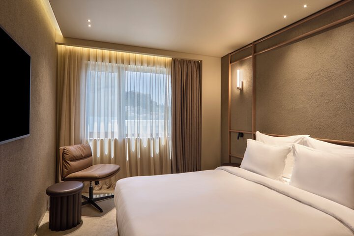 Room 15 of 23