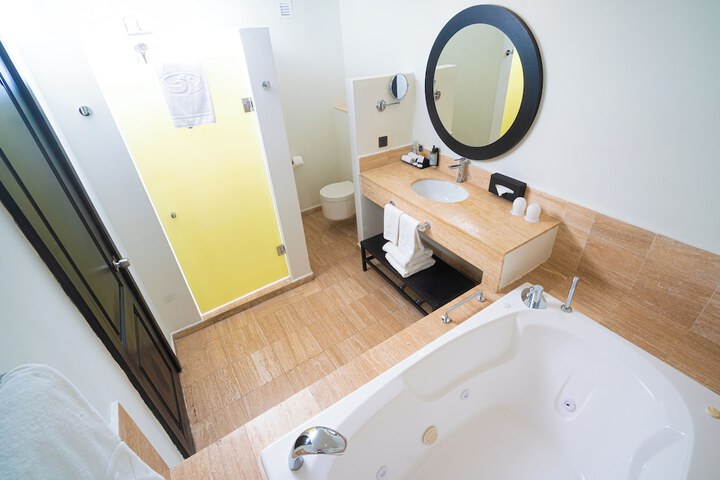 Room 42 of 272