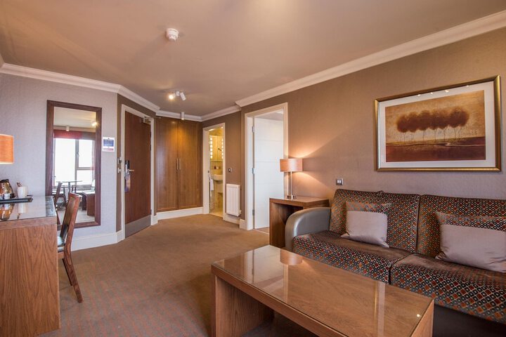 Room 6 of 80