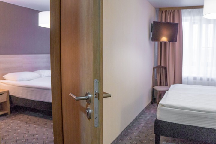 Room 16 of 32