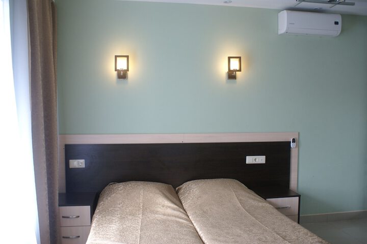 Room 9 of 26