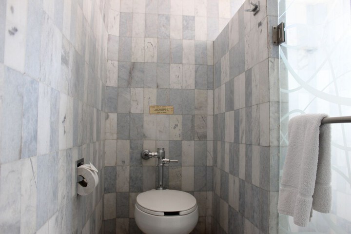 Room 21 of 42