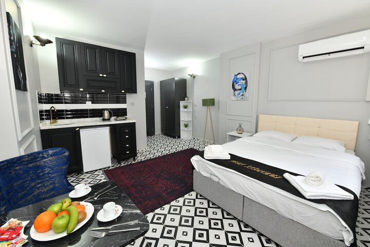 Room 3 of 47