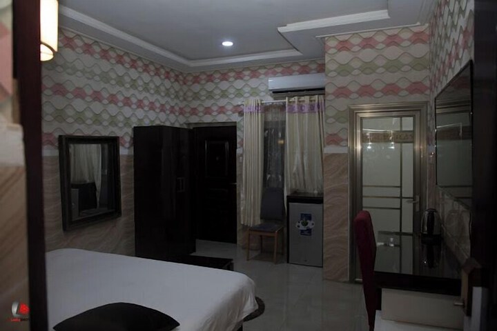 Room 21 of 76