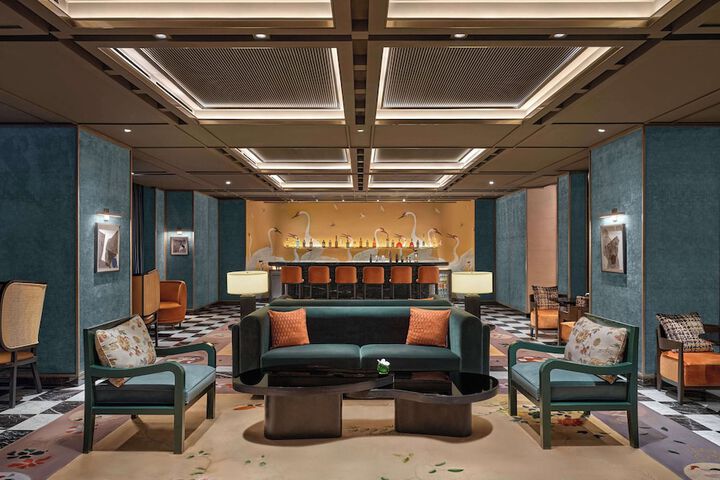 Lounge 54 of 60