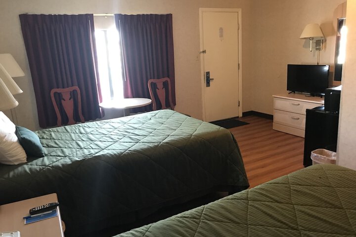 2 Double Beds (8 of 17)