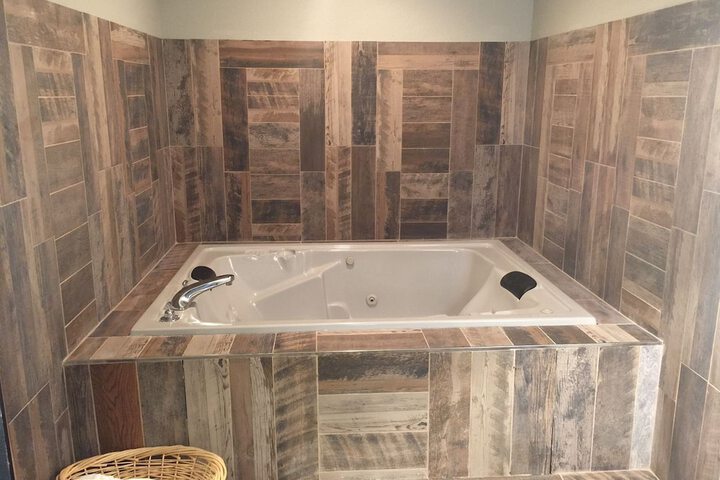 Jetted tub