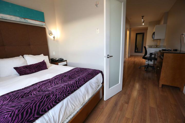 Room 11 of 28