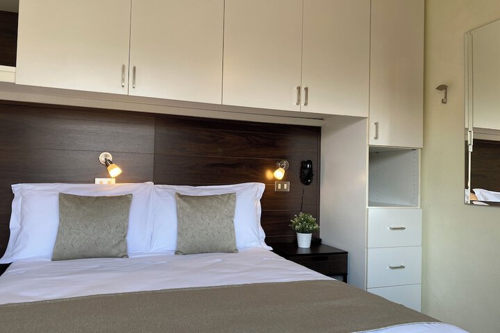 Room 44 of 102