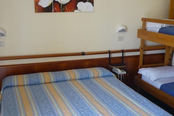 Room 11 of 34