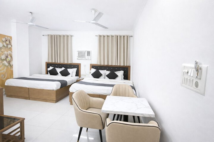Room 15 of 48