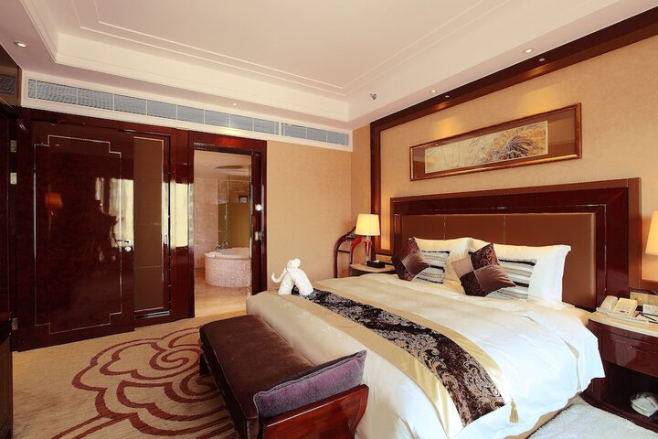 Room 9 of 29
