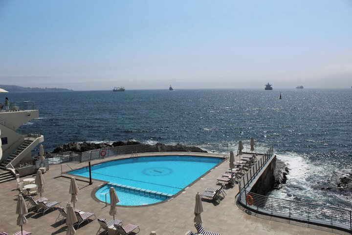 Hotel with Pool