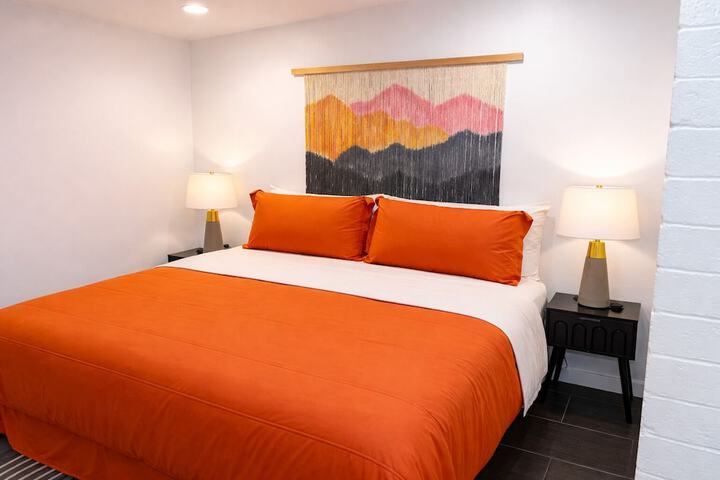 Room 8 of 65