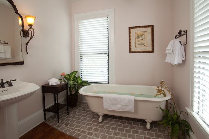 Room 4 of 21