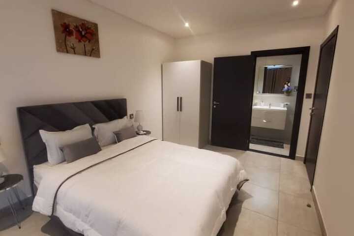 Room 18 of 136
