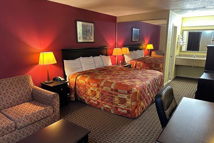 1 King Bed (2 of 23)