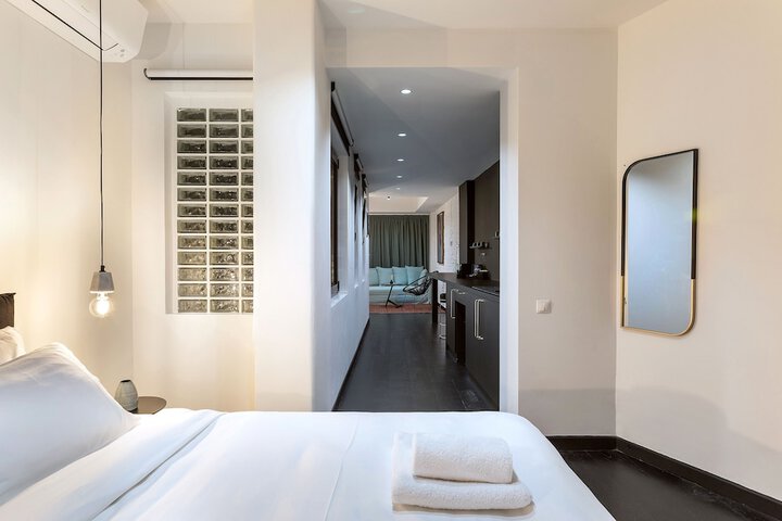 Room 28 of 72