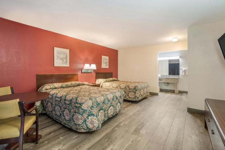 2 Double Beds (3 of 7)