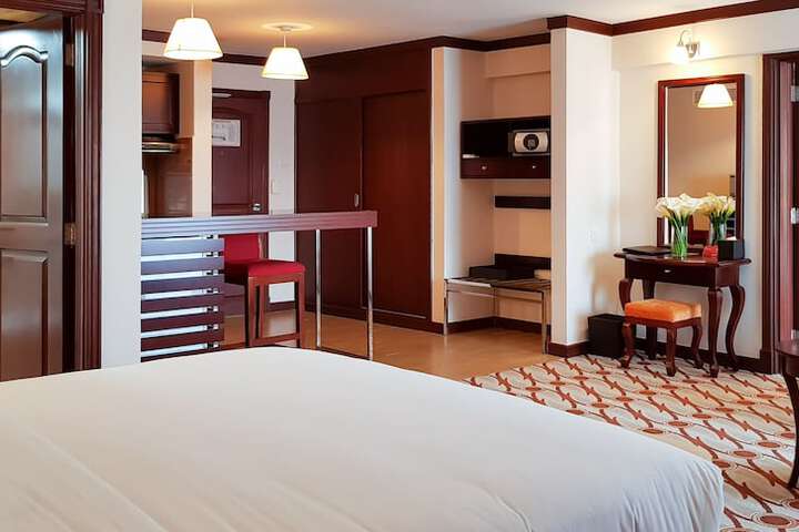Room 8 of 150