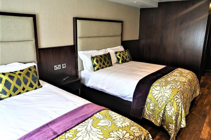 Room 10 of 28