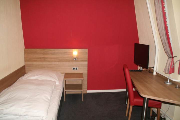 Room 16 of 52