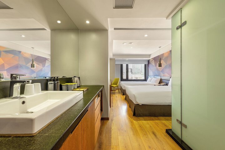 Room 43 of 103