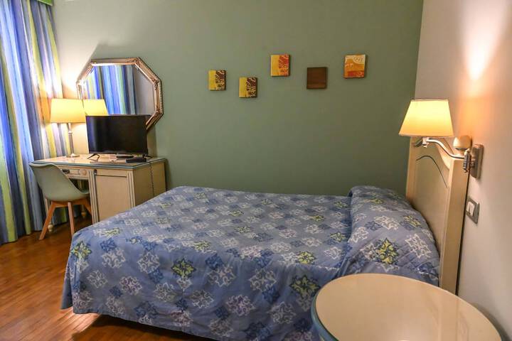 Room 16 of 53