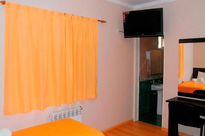 Room 5 of 18