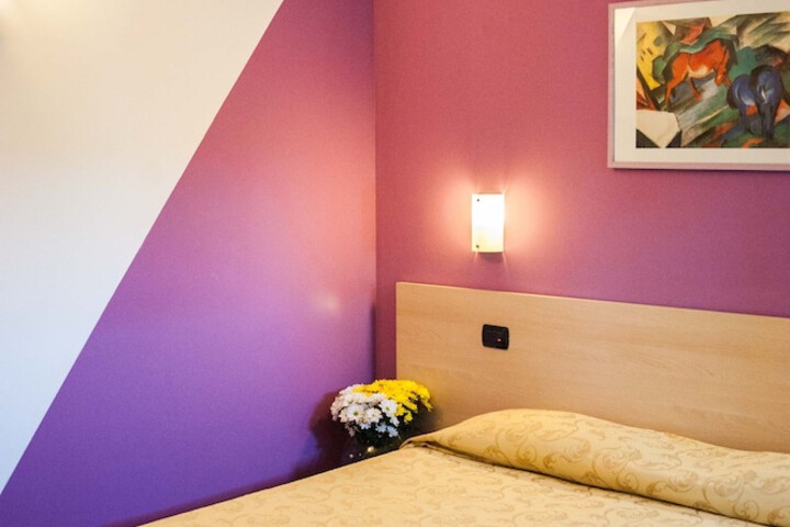 Room 13 of 37