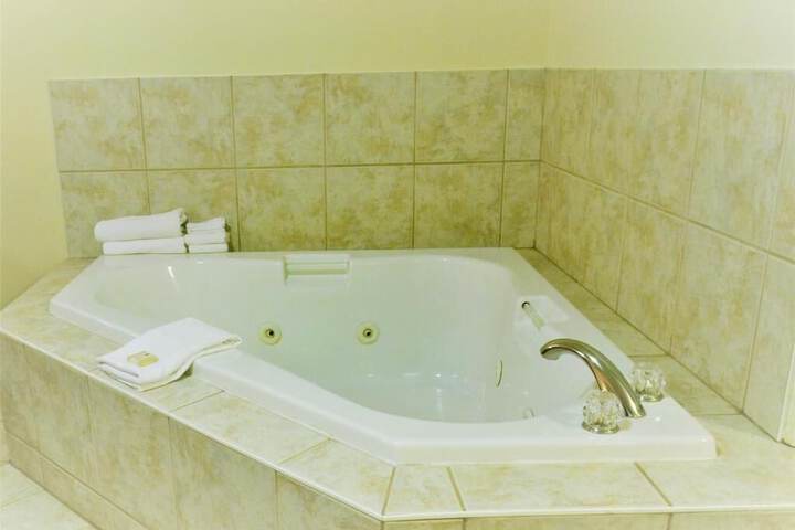 Jetted tub