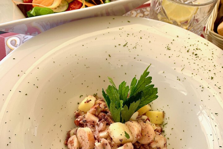 Dining 51 of 112