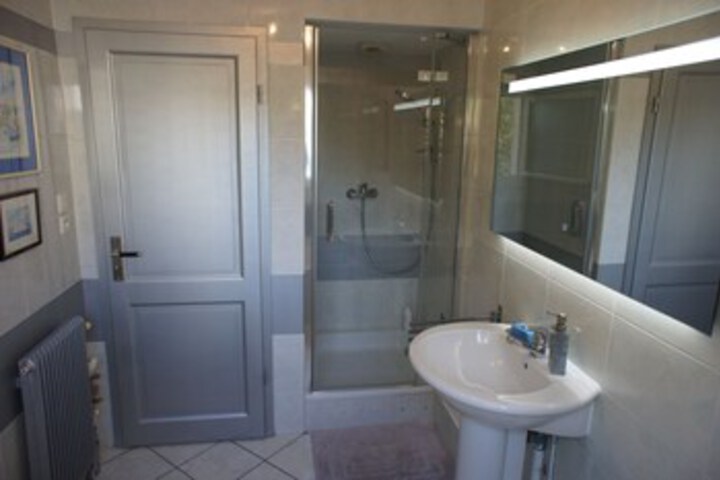 Room 2 of 30