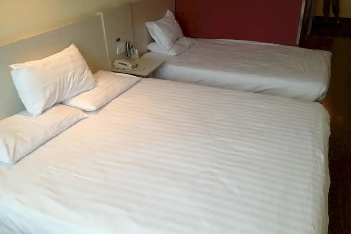 Room 8 of 13