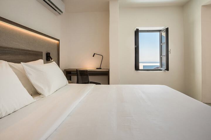 Room 4 of 176