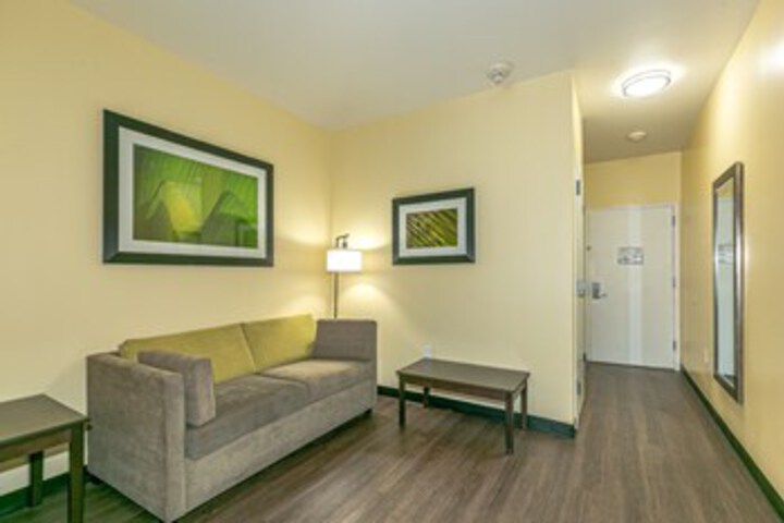 Room 52 of 75