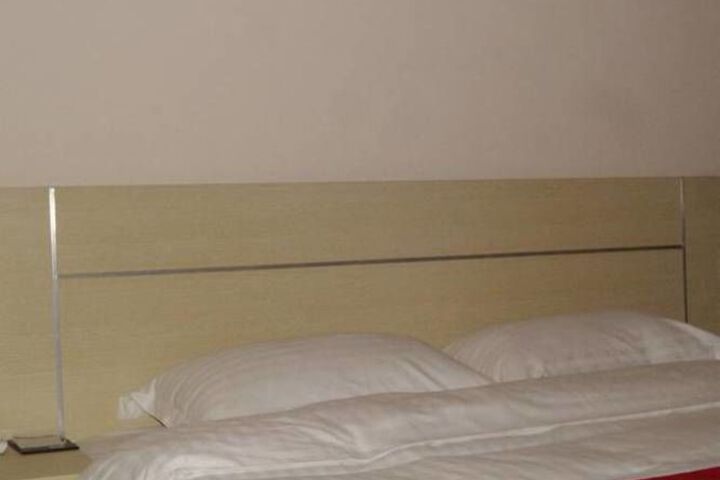 Room 19 of 35
