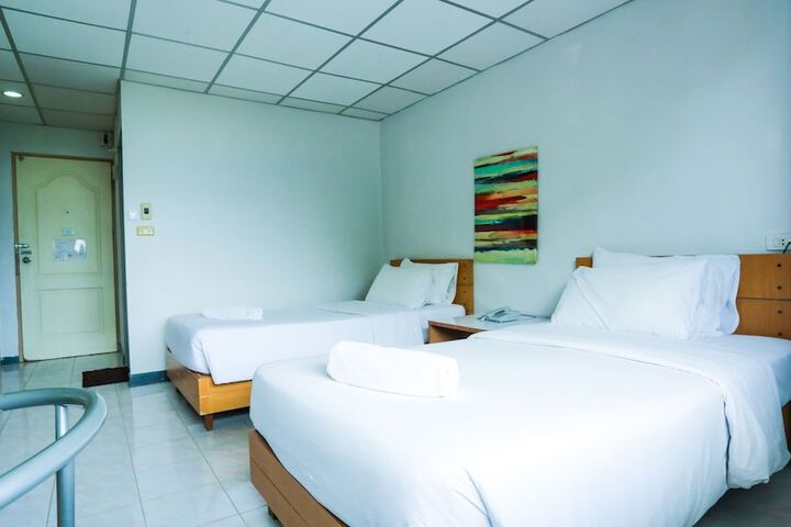Room 15 of 33