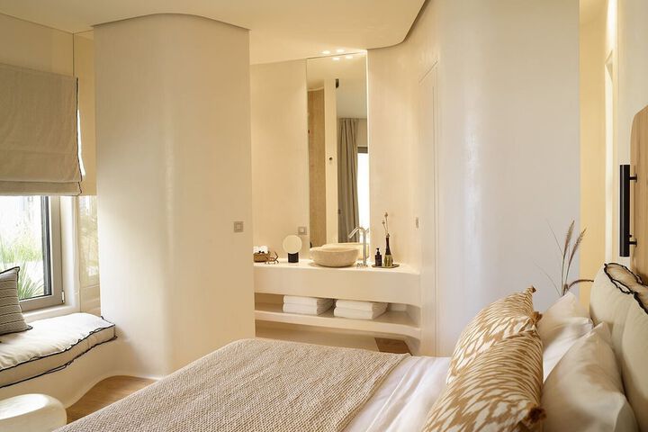 Room 35 of 60