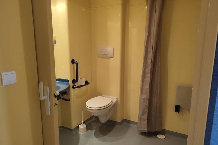 Room 8 of 17