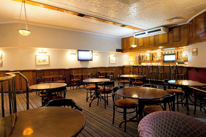 Lounge 141 of 184