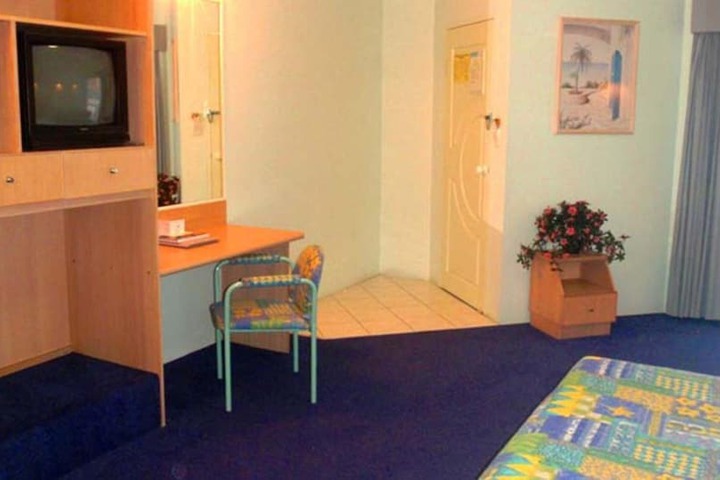 Room 10 of 19
