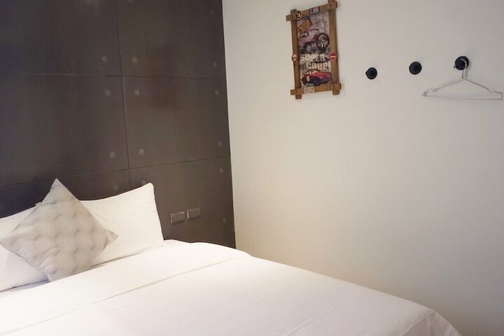 Room 2 of 32