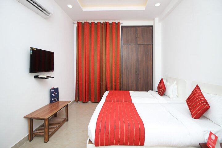 Room 5 of 10