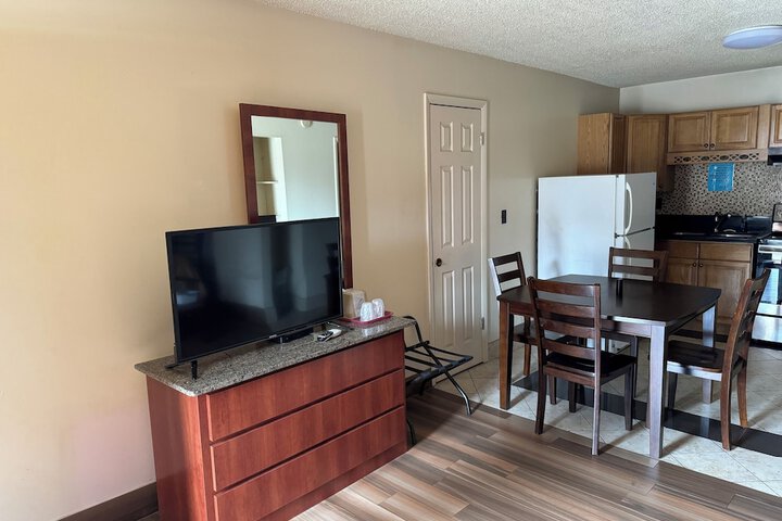 Standard Room, King or Two Doubles (14 of 14)
