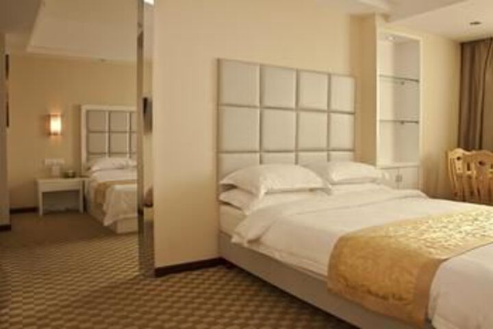 Room 37 of 83