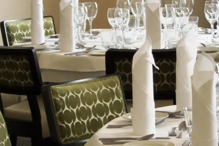 Dining 8 of 10