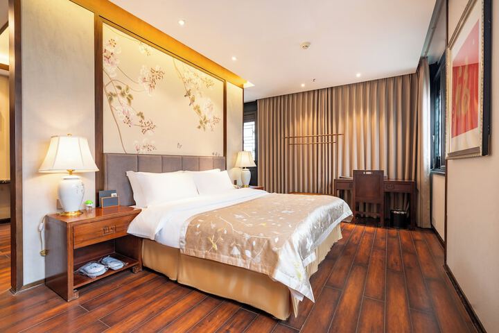 Room 14 of 65