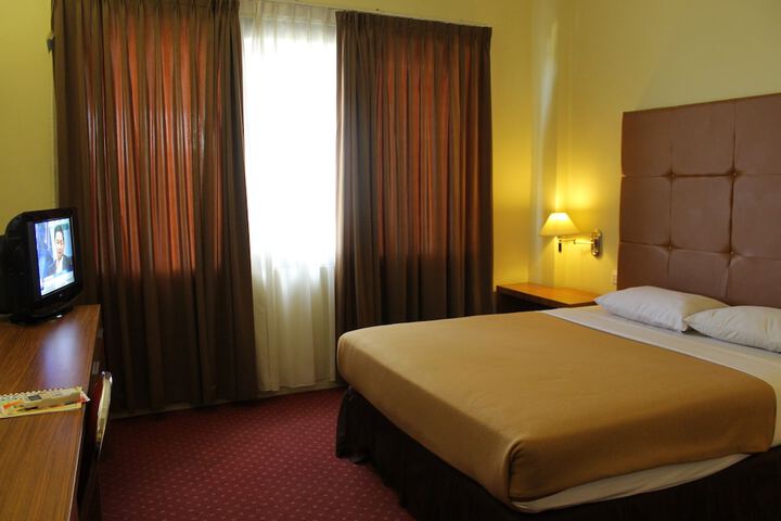 Room 8 of 25