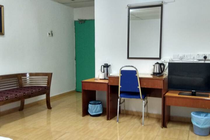 Room 12 of 22